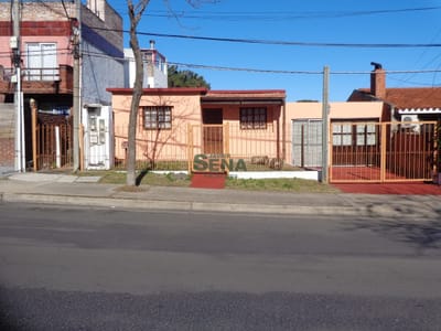 Venta de casa en Pinares, 3 dormitorios 2 baños, cerca de todo.