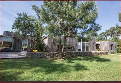 Venta De Casa En Cantegril, Zona De Colegios 5 Dormitorios, 4 Baños.