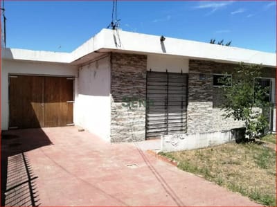 Venta de casa en Carrasco, 2 dormitorios, baño, muy lindo lugar.