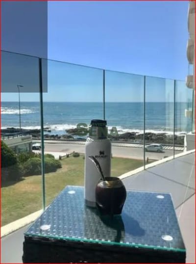 Venta de apartamento en la Peninsula, 1 dormitorio, 2 baños, piscina, servicios.