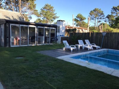 Alquiler de casa en Manantiales, 3 dormitorios, 3 baños, piscina, lindo lugar.