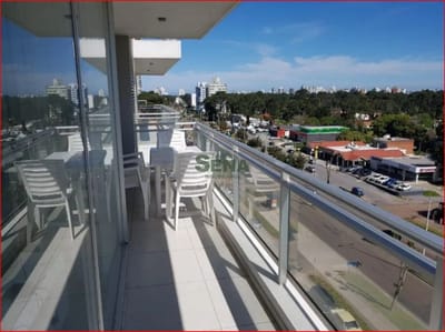 Alquiler de apartamento en la Roosevelt, 2 dormitorios, 2 baños, balcon, piscina, servicios.
