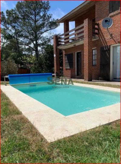 Alquiler casa en Mansa, 3 dormitorios, 2 baños, piscina, parque, cerca del mar.