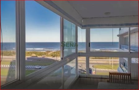 Alquila apartamento en la Brava, 4 dormitorios, 3 baños, piscina, frente al mar.