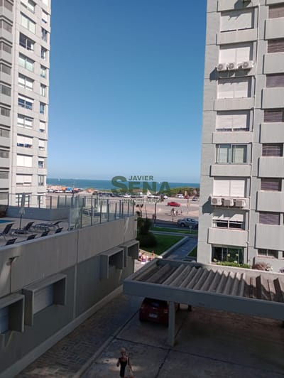 Alquiler de apartamento en la brava, 1 dormitorio, baño, piscina y todos los servicios.