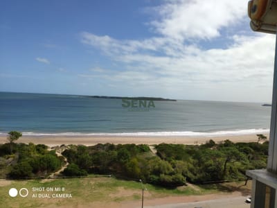 Venta de apartamento en la Mansa, 3 dormitorios, 3 baños, servicio con baño, terraza, gran vista a la bahía.