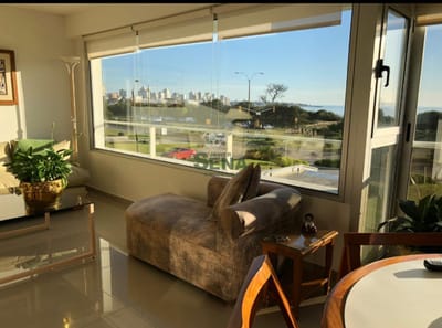 Venta de apartamento en la Mansa, 3 dormitorios, 3 baños, balcon, buena vista.