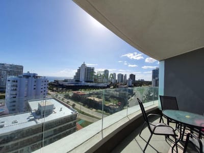 Venta De Apartamento En La Mansa, 3 Dormitorios, 3 Baños, servicios.