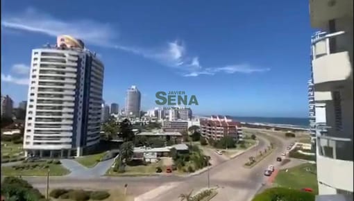 Alquiler de apartamento en la brava, de 2 dormitorios 3 baños, a una cuadra del mar y 3 de playa mansa con todas las amenities.