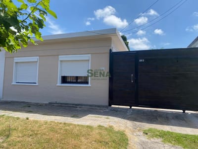 Venta de casa de 2 dormitorios, baño,  en centro de Maldonado.