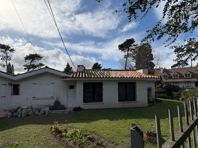 Alquiler anual de hermosa casa en la mansa, 3 dormitorios, 3 baños.