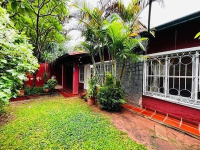 Vendo propiedad en el barrio las Mercedes Asuncion