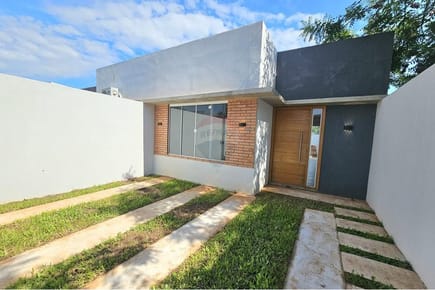 VENTA DUPLEX DE 1 PLANTA EN LUQUE, ZONA MAKA'I