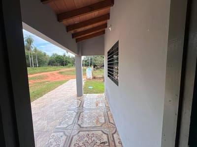 EN VENTA HERMOSA CASA EN ITAUGUA