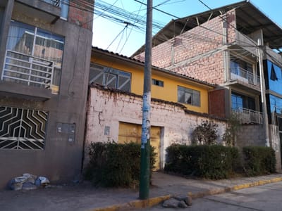 Venta Ocasión - Casa como terreno en zona residencial de San Sebastián