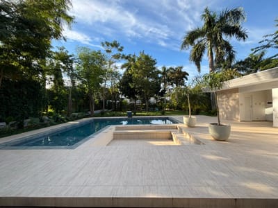 VENDO EXCLUSIVA RESIDENCIA EN EL PARANÁ COUNTRY CLUB