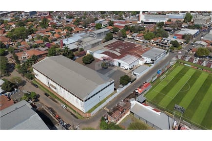 Importante propiedad comercial de 10.140 m2 de terreno (1 ha.) y 6.109 m2 