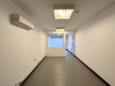 Alquiler De Oficina , Ubicada A Metros De La Zona Wtc
