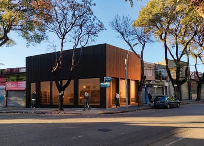 ALQUILER LOCAL COMERCIAL A ESTRENAR SOBRE ARENAL GRANDE ZONA MAYORISTA