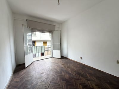 Alquiler apartamento en  1 dormitorio con patio en Colonia y Gaboto. Centro