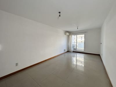 Alquiler apartamento 1 dormitorios con garaje a 1 cuadra de la rambla