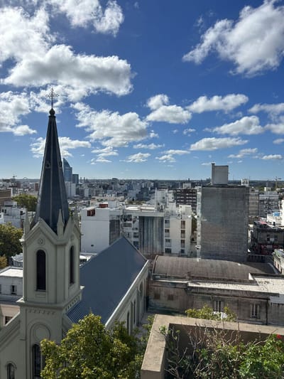 VENTA 1 DORMITORIO CON MUY BUENA LUZ. MERCEDES Y EJIDO CON RENTA