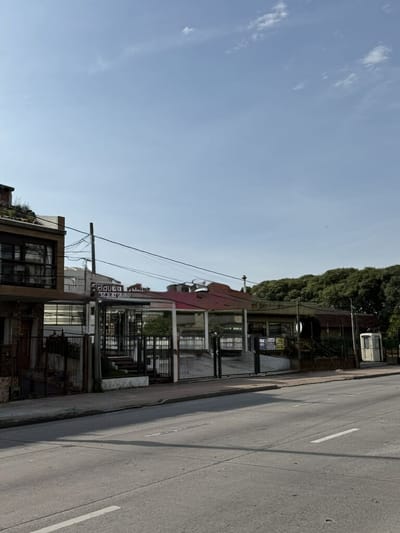Local comercial en alquiler – Esquina Av. Italia y Mariscala