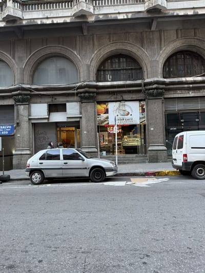 VENTA LOCAL CON RENTA ANDES Y 18 DE JULIO CENTRO