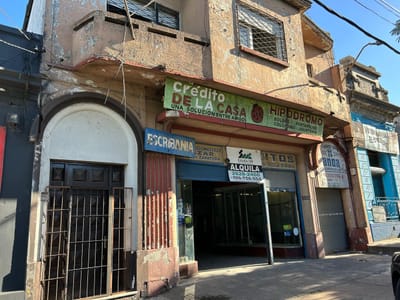 venta gran padrón en maroñas sobre General Flores esquina José maría Guerra
