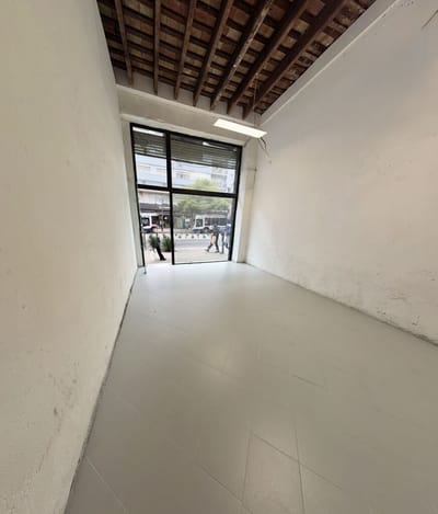 VENTA LOCAL COMERCIAL 200 mts 2 en 18 de Julio Cordón.