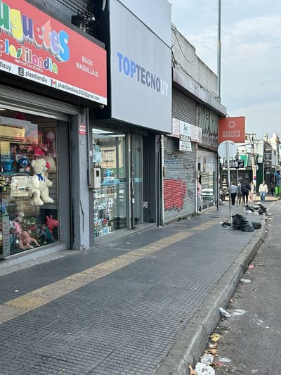 Venta Esquina Paso Molino – 3 Locales Comerciales con Renta