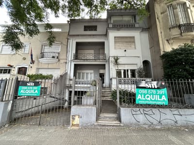 Venta casa 840metros limite entre pocitos y parque rodo