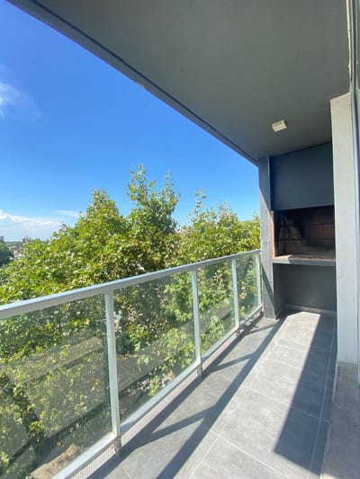 Venta apartamento 2 dormitorios, con parrillero en la comercial CON RENTA