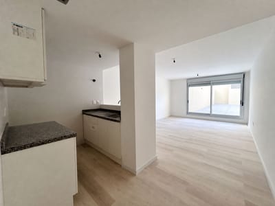 Venta apartamento a estrenar de 1 dormitorio con patio en cordon