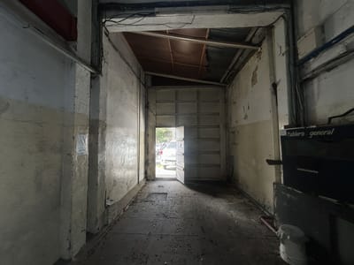 Venta gran deposito en la comercial