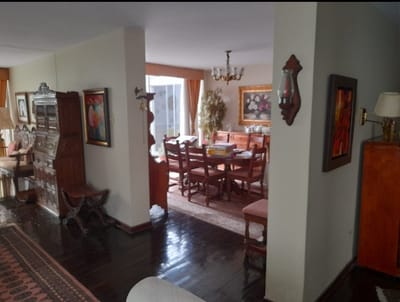  VENDO EXCELENTE CASA DE TRES PISOS CON CHIMENEA, TERRAZA Y JARIDNES EN SURCO