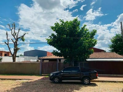 Vivienda Con Dos Salones Comerciales!!