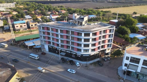 Edificio Comercial En Av. Paurito Santa Cruz Ideal Para Inversión