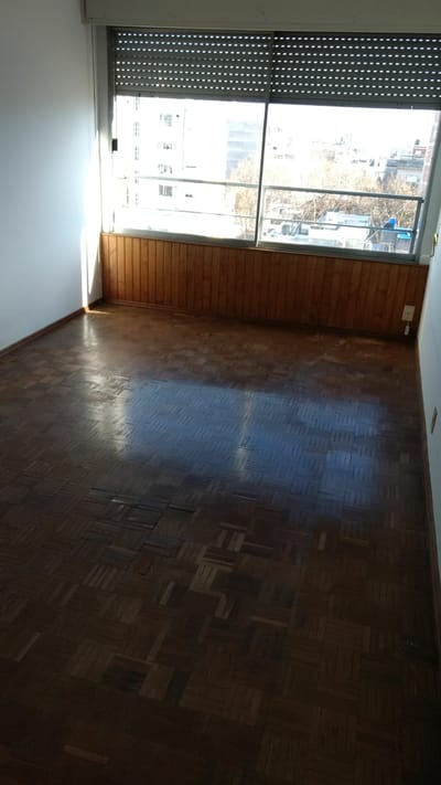 VENTA APARTAMENTO CENTRO BUEN EDIFICIO 3 DORMITORIOS AL FRENTE  2 BAÑOS PLACARES GARAJE.
