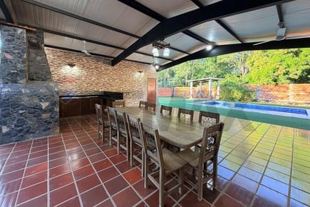 RESIDENCIA PREMIUM EN ENTORNO NATURAL PIQUETE CUÉ, LIMPIO