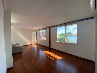 CASA CON OFICINAS EN VENTA.