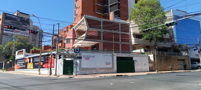  ALQUILER DE AMPLIA CASA  SOBRE AVENIDA ESPAÑA Y PERÚ 