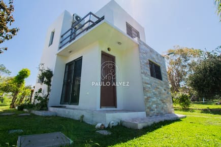 Casa en playa hermosa, ideal para vacacionar en familia, dos dormitorios, dos baños. Jardín cercado