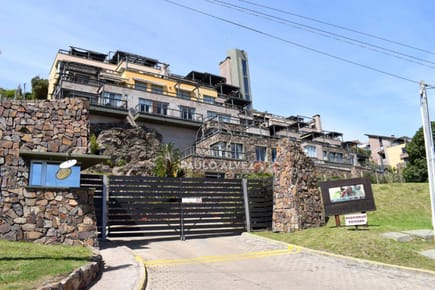 Amarras Reales - Torre 2 . Inmejorable vista al puerto de Piriápolis. Comodidad y cercanía  a todo.