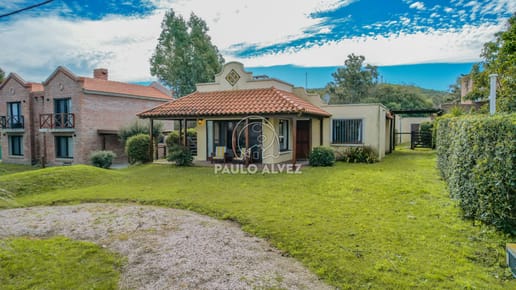 Ubicada en San Francisco- Piriápolis. Cuenta con 3 dormitorios y 3 baños. Un lugar espectacular para venir en tus vacaciones
