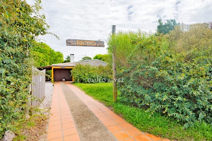 Eudaimonia- Casa  en sereno balneario de Playa Hermosa, una zona en constante crecimiento, ideal para vivir todo el año.