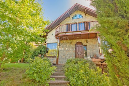 La Soledad- casa de gran porte. Ubicada en una zona tranquila y agradable. Ideal para vivir todo el año.