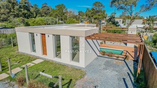 Propiedad en venta en Punta Colorada- zona ideal para vivir todo el año- Tres dormitorios, tres baños.