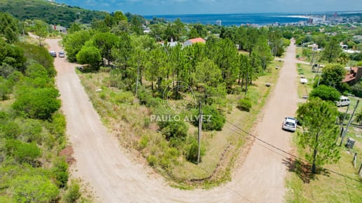 Te1605- Terreno en Piriápolis, zona en constante crecimiento ideal para comenzar tu próximo hogar.