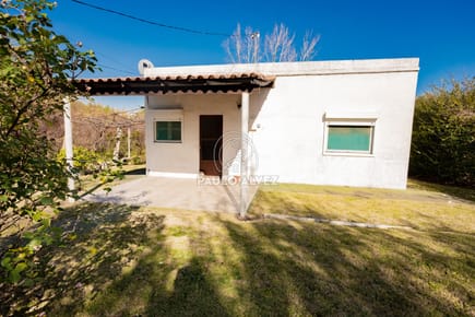 Cantinfla- Casa en Estación Las Flores- Dos dormitorios, un baño. Parillero.